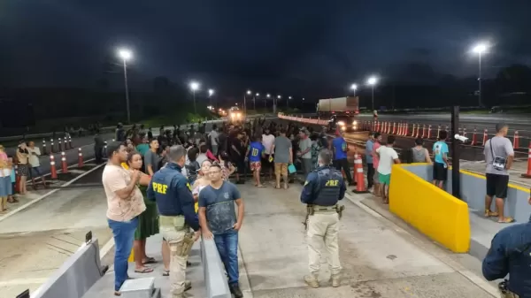 Após protestos de moradores de Marques dos Reis, Justiça Federal proíbe ocupação de pedágios em Jacarezinho