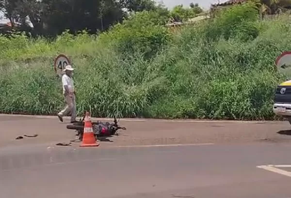 Motociclista fica ferido em acidente no trevo da Vila Brasil, em Ourinhos