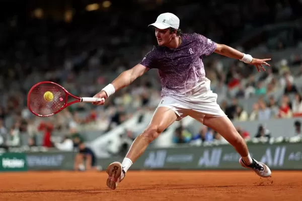 João Fonseca faz história em Roland Garros, vence Casper Ruud e alcança as quartas de final