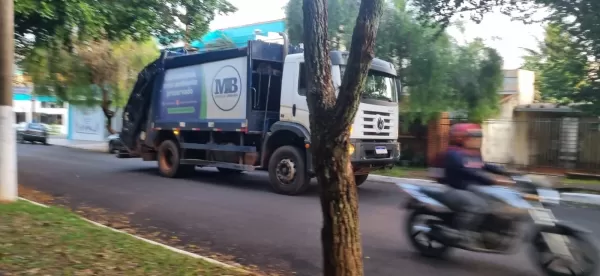Coleta de lixo terá horário antecipado nesta sexta-feira em Ourinhos por causa do Dia do Gari