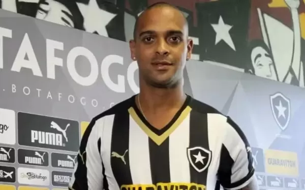 Ex-jogador do Botafogo morre após muro desabar durante forte ventania no Rio de Janeiro