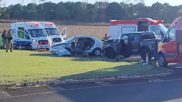Grave acidente na BR-369 em Santa Mariana deixa um morto e oito feridos