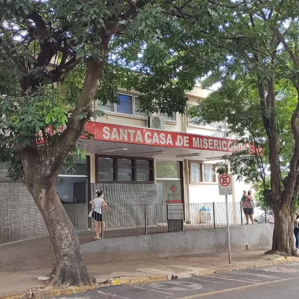 Menina de 4 anos é socorrida após se ferir ao tentar subir em motocicleta em Santa Cruz do Rio Pardo