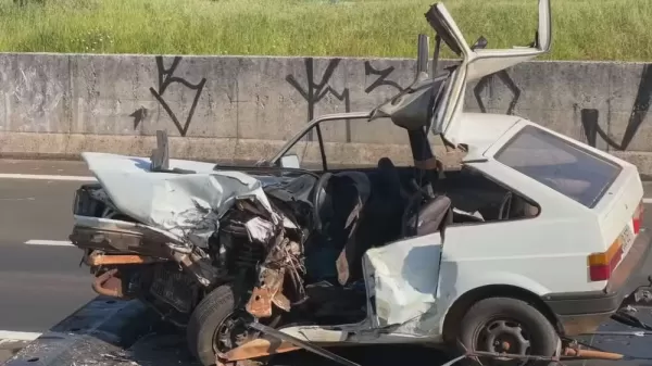 Idoso morre após entrar na contramão da SP-321 e bater de frente com outro carro na região 