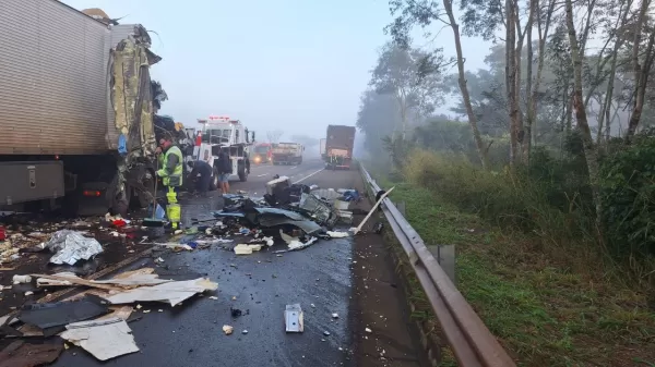 Mulher morre em grave acidente na Rodovia Raposo Tavares entre Bernardino de Campos e Piraju
