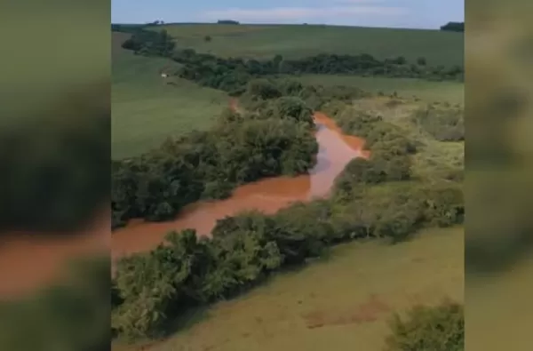 Bombeiros entram no segundo dia de buscas por bebê desaparecida no Rio Pardo, em Águas de Santa Bárbara