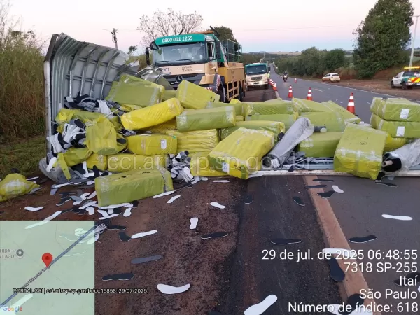 Acidente entre ônibus e caminhão deixa motorista gravemente ferido na SP-255, em Itaí