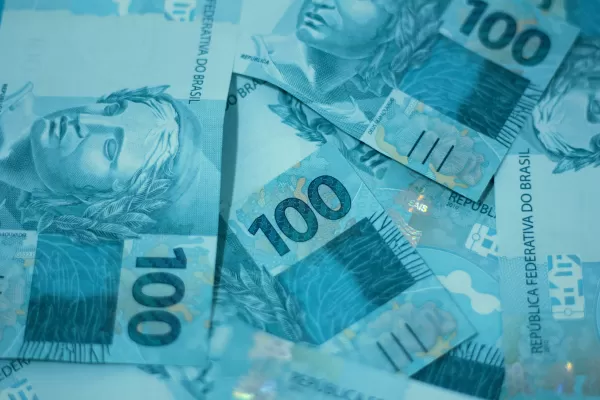 Governo prevê salário mínimo de R$ 1.502 para 2025, com alta de 6,37% sobre valor atual
