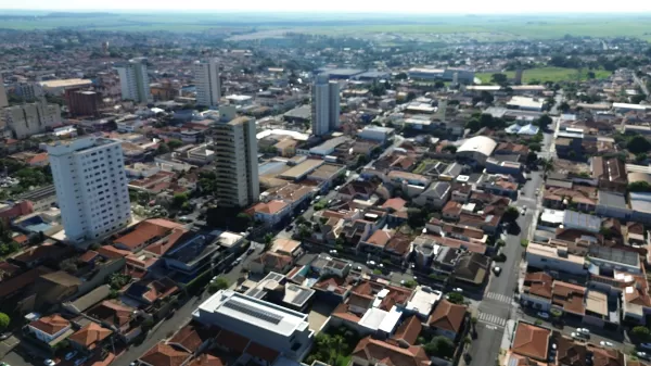 Ourinhos admitiu 14,5 mil trabalhadores em 2025 e teve um dos melhores saldos por habitante da microrregião