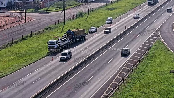 Colisão traseira entre caminhões na Raposo Tavares, em Assis, deixa um motorista morto