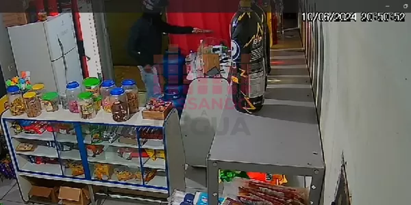 Vídeo: Jovem de 21 anos é preso após tentativa de roubo usando faca em Salto Grande