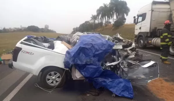 Acidente na Rodovia Castello Branco em Pardinho deixa três mortos