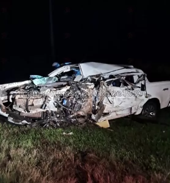 Motorista morre após caminhonete invadir pista contrária e bater em carreta na Raposo Tavares