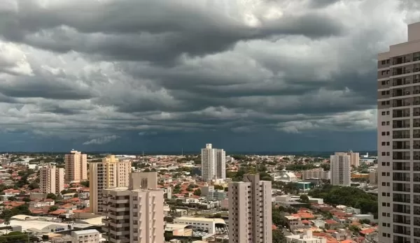 Frente fria traz risco de pancadas de chuva em Ourinhos e região até segunda-feira