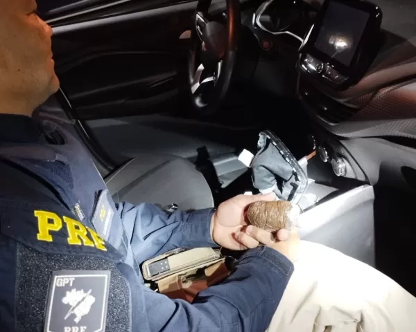 PRF prende homem que transportava haxixe escondido no carro em Ourinhos