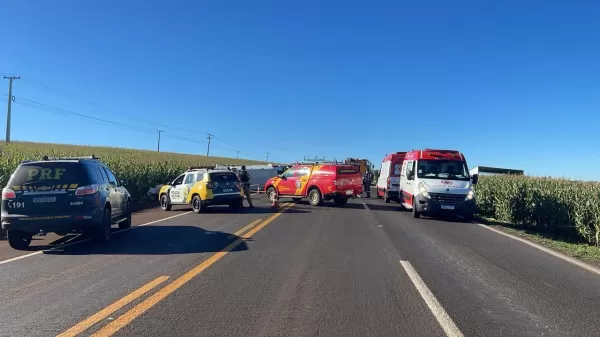 Grave acidente interdita BR-369 entre Bandeirantes e Andirá e deixa um morto e sete feridos