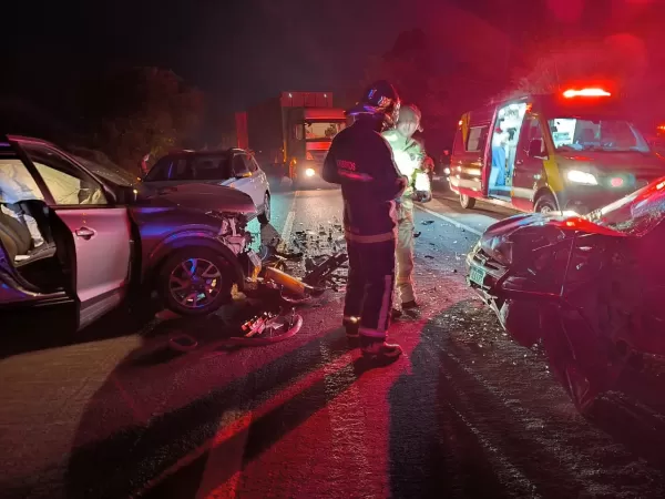 Grave acidente envolvendo três carros é registrado na BR-369 entre Bandeirantes e Andirá