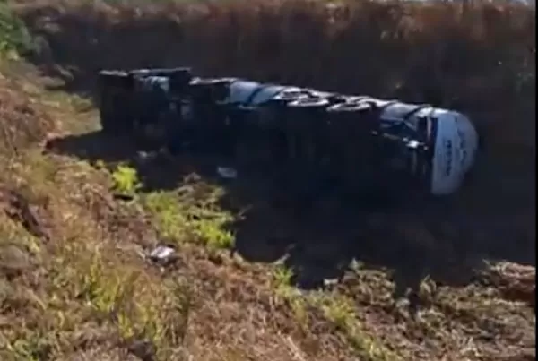 Grave acidente entre caminhões na BR-153 mobiliza equipes de resgate e polícia próximo a Campos Novos Paulista 