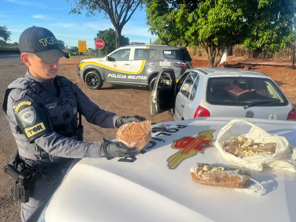 TOR apreende quase 3 kg de crack após perseguição na SP-225 e três são presos em Santa Cruz do Rio Pardo
