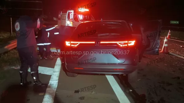 Colisão frontal entre HR-V e Clio deixa dois mortos e dois feridos graves na SP-294, em Bauru