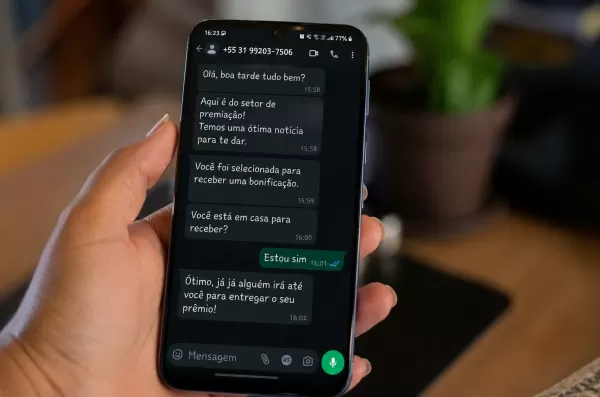 Mulher perde mais de R$ 8,5 mil após golpe que começou pelo WhatsApp e terminou com visita de falso entregador em Ourinhos