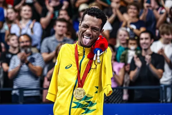 Gabrielzinho conquista primeiro ouro do Brasil nas Paralimpíadas