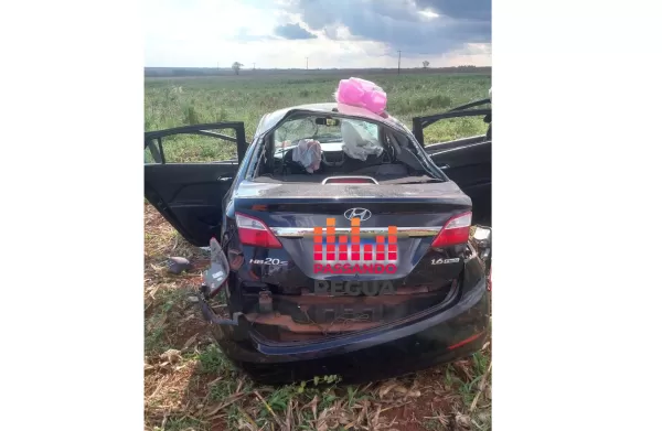 Homem fica preso dentro de veículo após capotamento em rodovia vicinal de Salto Grande; Bombeiros e SAMU realizam resgate