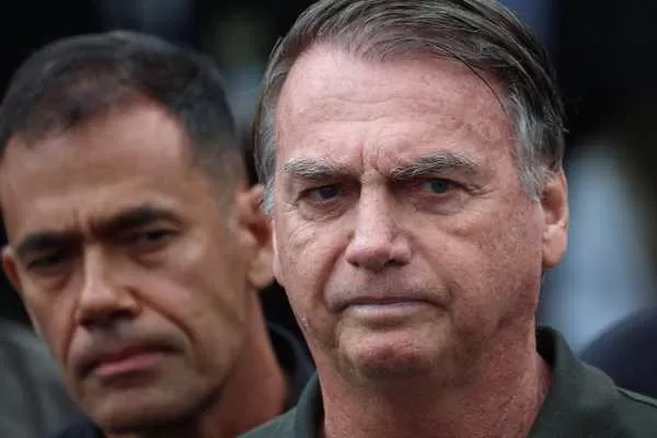 Ex-presidente Jair Bolsonaro é internado em Brasília após crise de pressão baixa