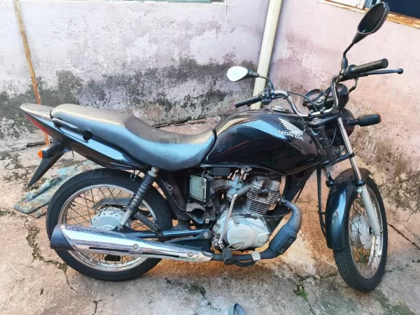 Polícia Militar de Ourinhos recupera moto furtada e prende suspeito