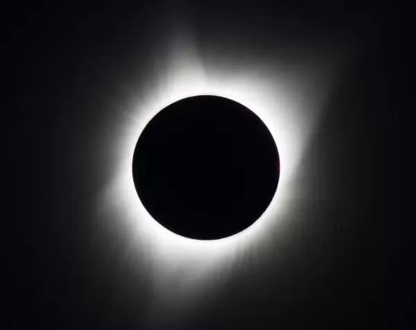 Eclipse solar total ilumina os céus da América do Norte, nesta segunda-feira, 8