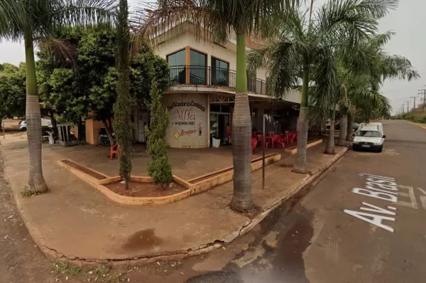 Jovem é flagrado furtando caixa de leite em padaria de Santa Cruz do Rio Pardo, mas acaba liberado 