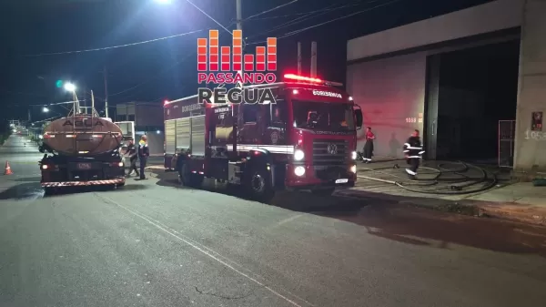 Incêndio atinge barracão de transportadora de produtos em Ourinhos