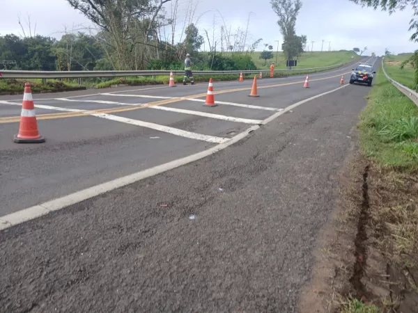 BR-153 é interditada entre Marília e Ourinhos após cedimento da pista