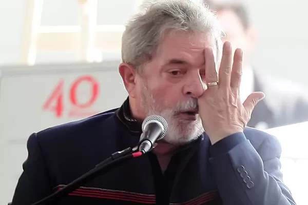 Lula se indigna ao ser chamado de “nove dedos” por Flávio Bolsonaro, mas apelido “Nine” foi citado em depoimento na Lava Jato