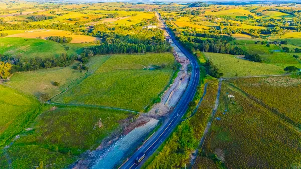 Concessionária inicia desvios na BR-153 para construção de viadutos entre Jacarezinho e Santo Antônio da Platina