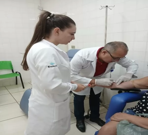 Curso de Enfermagem da Estácio Ourinhos forma profissionais preparados e humanizados para saúde