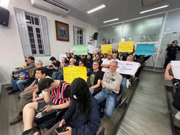 Assim como em Ourinhos, vereadores de Botucatu aprovam aumento dos próprios salários e criação de 13º; reajuste em Ourinhos chega a quase 110%