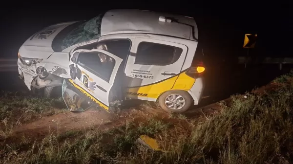 Acidente na Rodovia de Santa Cruz do Rio Pardo deixa dois feridos