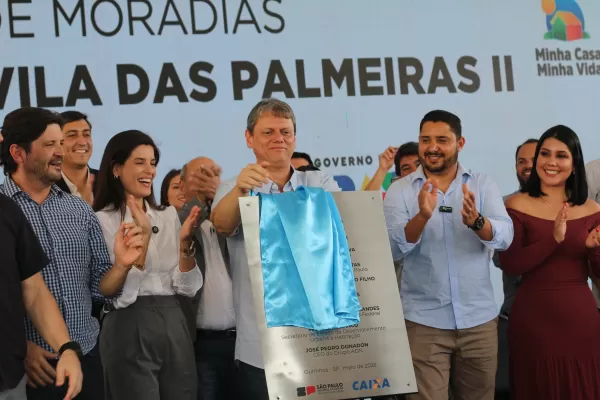 Tarcísio visita Ourinhos, entrega 300 apartamentos e defende pedágios como ferramenta de investimento em infraestrutura
