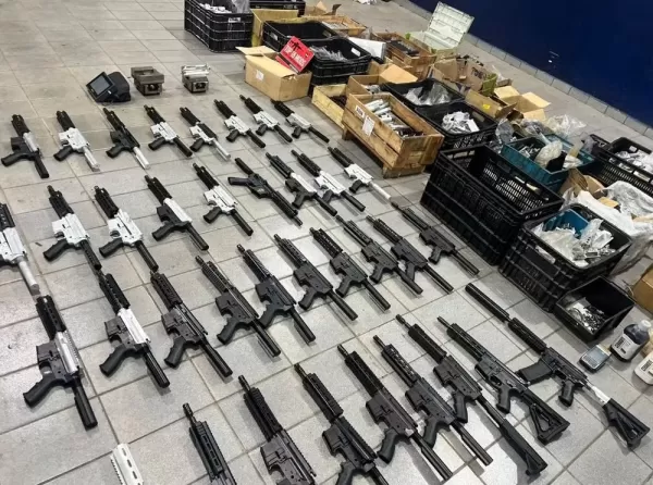 Polícia descobre fábrica clandestina de armas que abastecia facções em SP e RJ