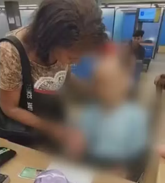  Mulher tenta sacar empréstimo de R$ 17 mil em agência bancária com cadáver em cadeira de rodas