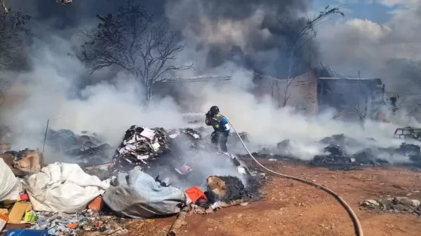 Incêndio destrói barracão de reciclagem na região