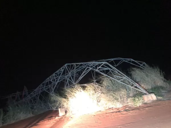 Queda de torres de transmissão e incêndio atingem região de Ourinhos e Chavantes 