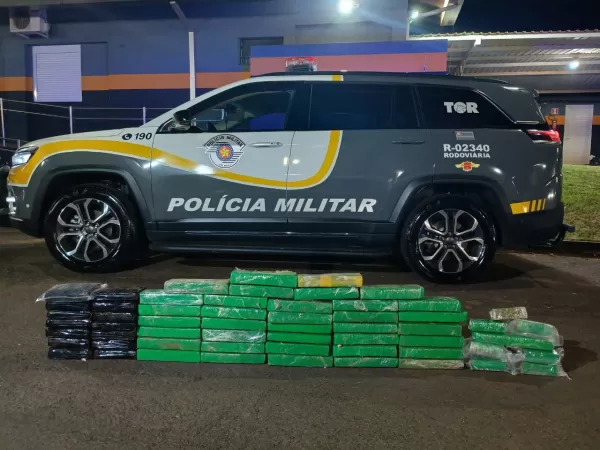 Polícia Rodoviária apreende drogas em carro com casal e três filhos na Orlando Quagliato