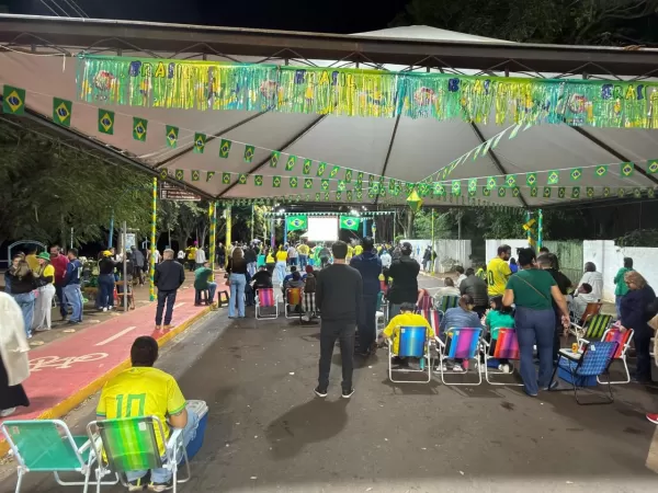 Salto Grande reúne grande público no Salbódromo para estreia do Brasil na Copa do Mundo