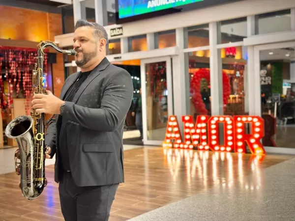 Música ao vivo, gastronomia e clima romântico transformam o Dia dos Namorados no Ourinhos Plaza Shopping