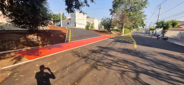 Prefeitura de Ourinhos finaliza acesso à Rua Júlio Mori e altera o trânsito na região