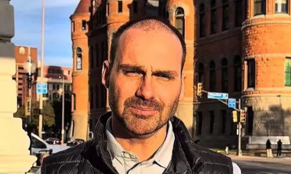 Eduardo Bolsonaro anuncia licença temporária do mandato de deputado federal