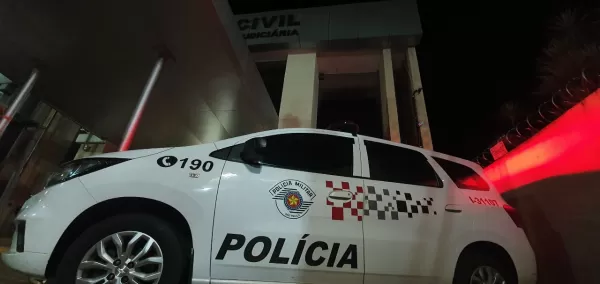 Homem de 29 anos é preso após furto de celular e mandado de prisão em Santa Cruz do Rio Pardo