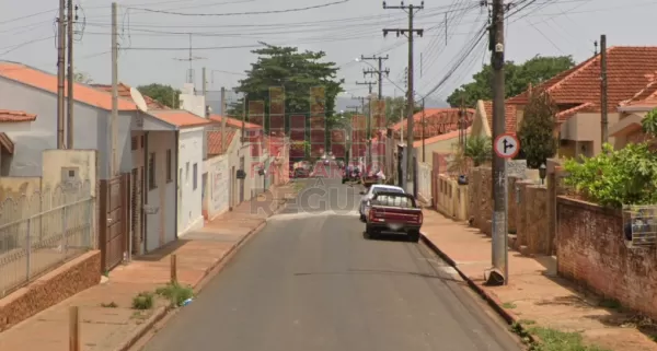 Incêndio atinge residência em Chavantes e morador é socorrido à Santa Casa